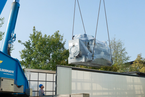 Anlieferung YADO-KWK EG-1000 SGE Blockheizkraftwerk