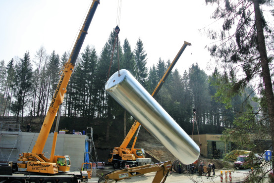 Aufstellung des Pufferspeichers am Center Parcs Allgäu in Leutkirch